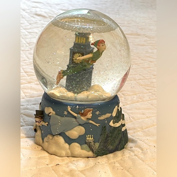 Rare Disney Peter Pan You Can Fly Snow Globe by Enesco - Rare Collectible - Picture 11 of 11